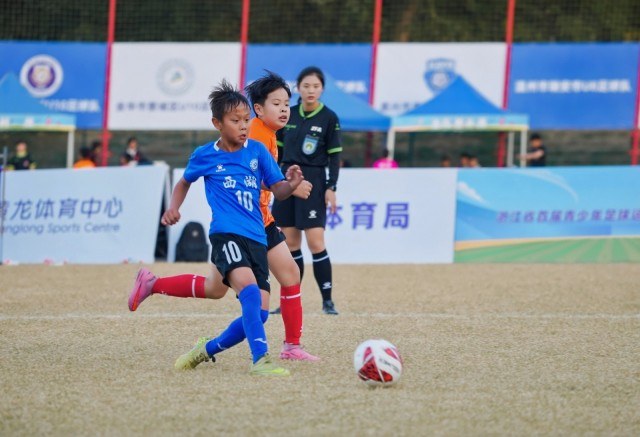 辽宁足球名宿投身青训44岁带球队全运会夺金如今登上辽宁春晚(图1)