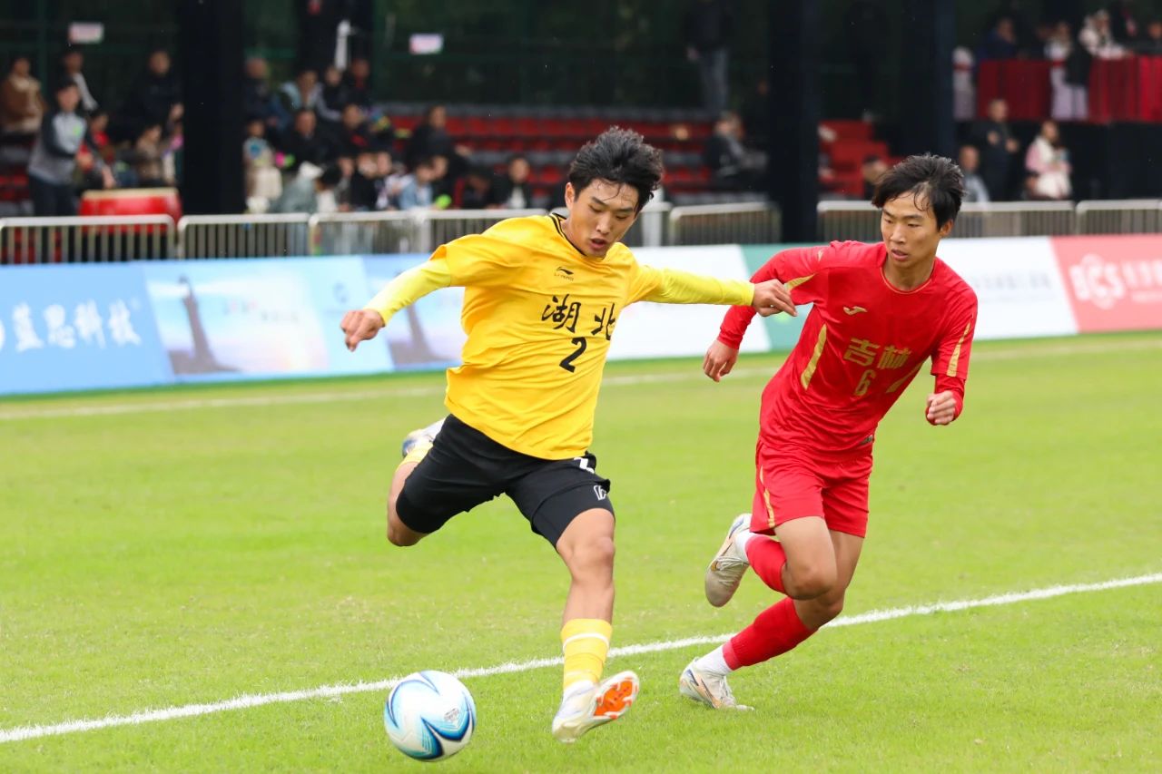 浙江足球祖上也曾阔过现在一提浙江球员你想到谁绿城青训的王钰栋还是怕被拔苗助长用废了(图1)